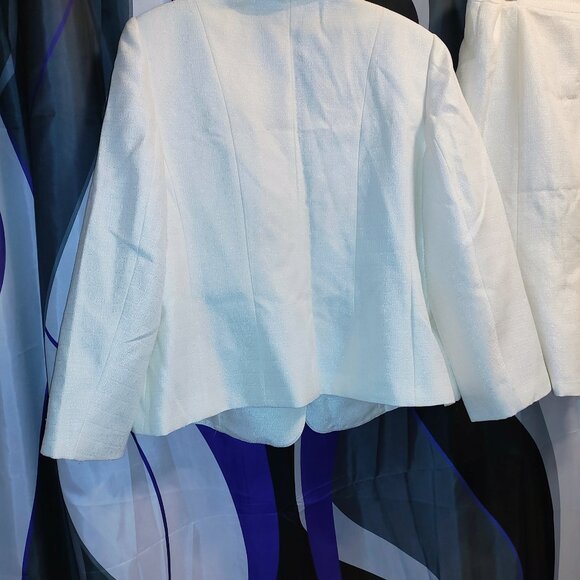 CHURCH FLOW!! 2-piece cream skirt suit with pearl & rhinestone buttons, size18W - Picture 6 of 8